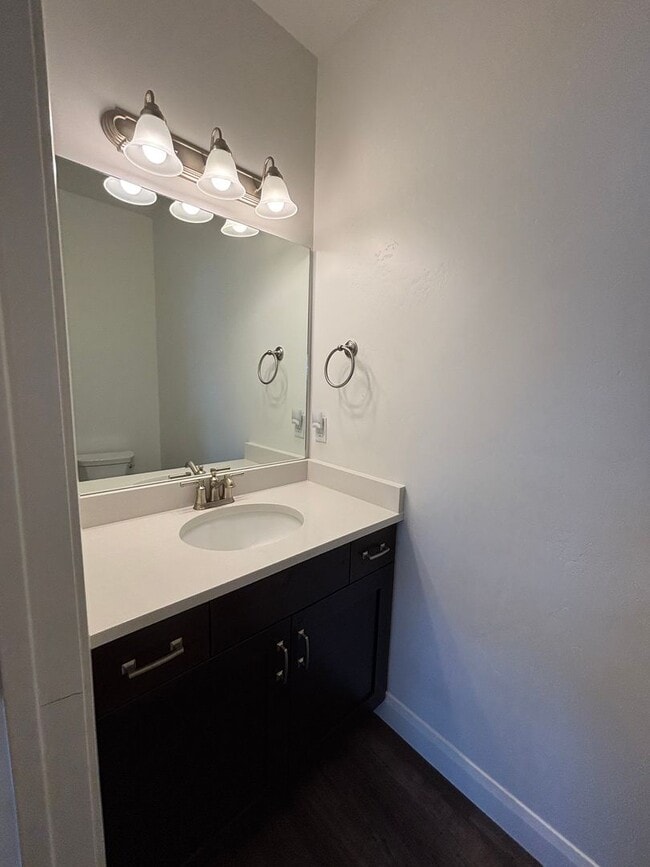 Building Photo - SPACIOUS HOME FOR RENT!
