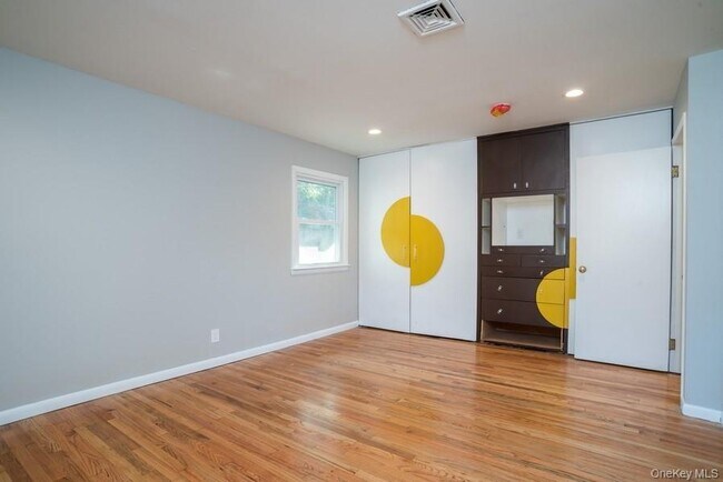 Building Photo - 17 Vista Dr