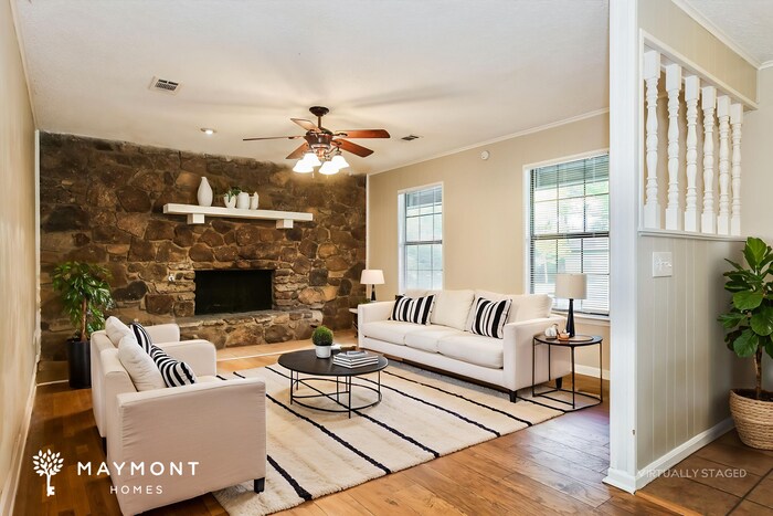 Building Photo - 17 Greenbrier Dr
