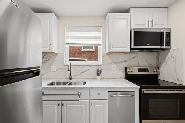 Building Photo - 53 Victor St NE