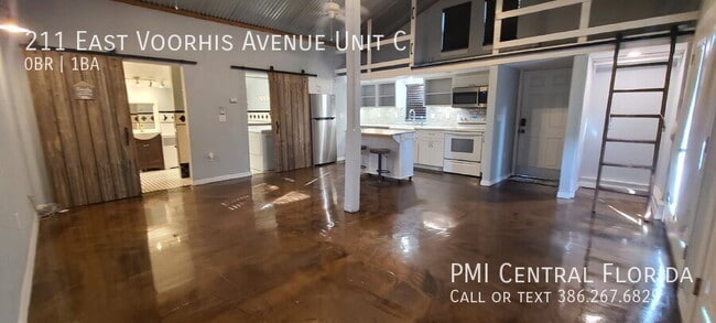Building Photo - 211 E Voorhis Ave