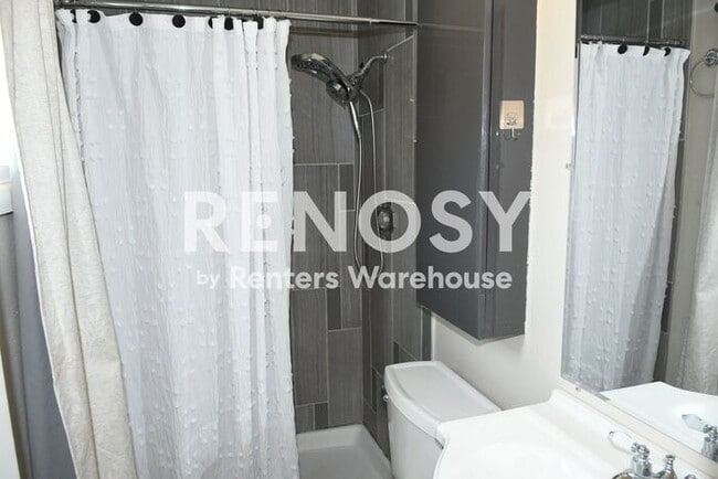 Building Photo - Updated 3 BD/2 BA/2 CG Home w/Pool Near Thunderbird & I-17 in Phoenix!