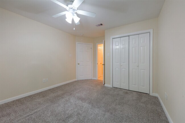 Building Photo - 11905 Algonquin Dr