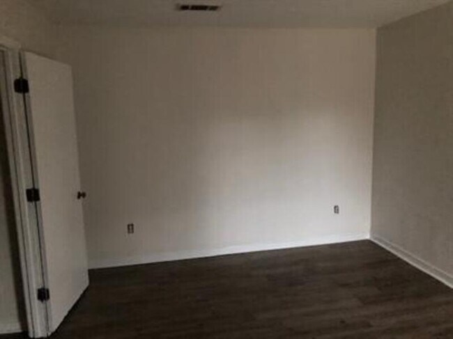 Building Photo - 539 Woodland Hills Pl