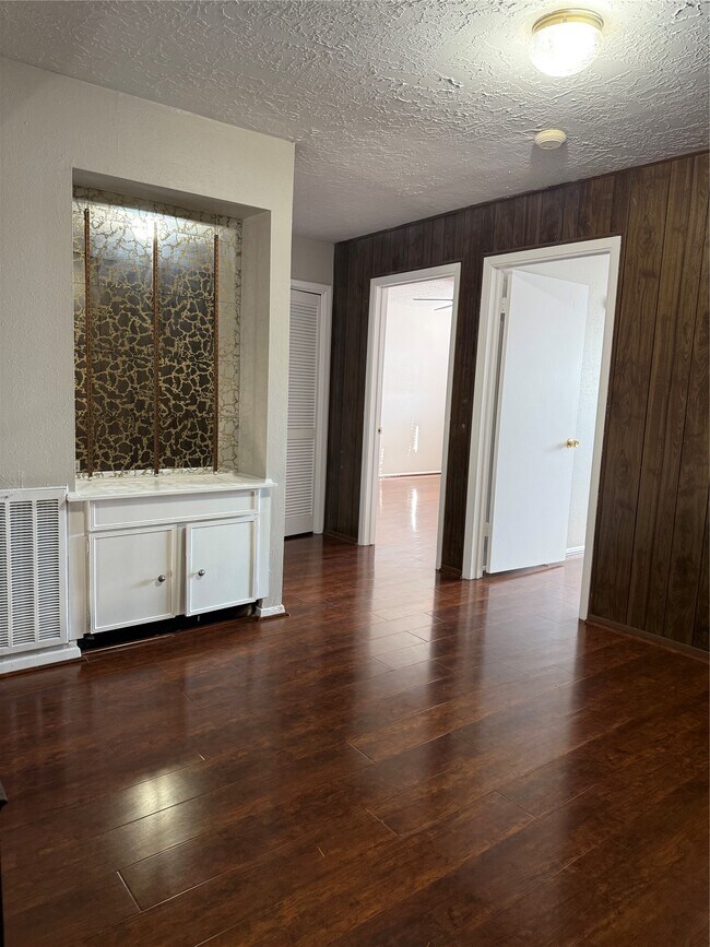 Building Photo - 6573 S Briar Bayou Dr