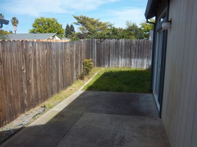 Building Photo - 3bd/2ba home for rent in Sacramento!