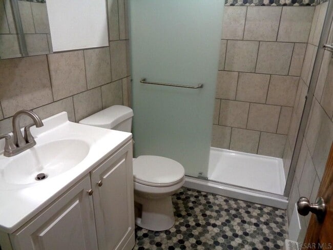 Building Photo - 626 Evergreen St