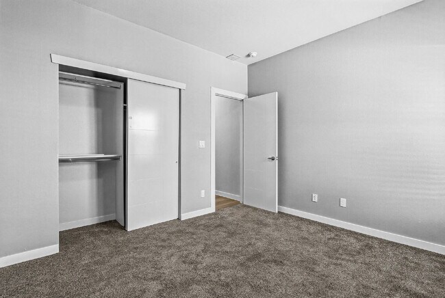 Building Photo - 4 bedroom with outdoor kitchen, fully landscaped in 79928