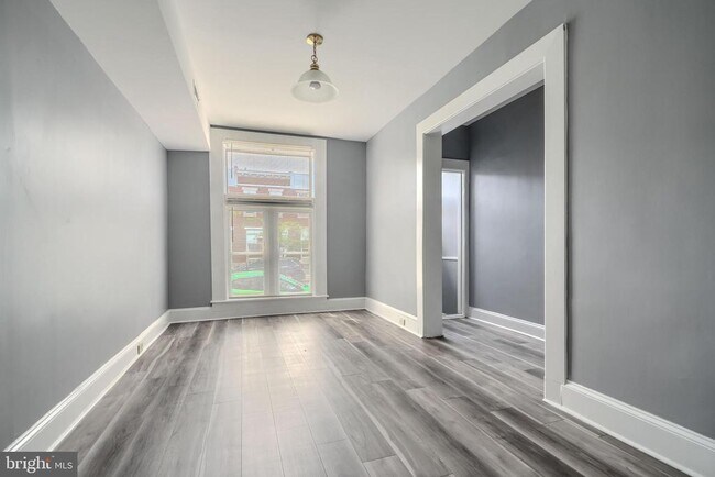 Building Photo - 709 N Linwood Ave
