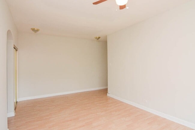 Building Photo - 4856 N Damen Ave