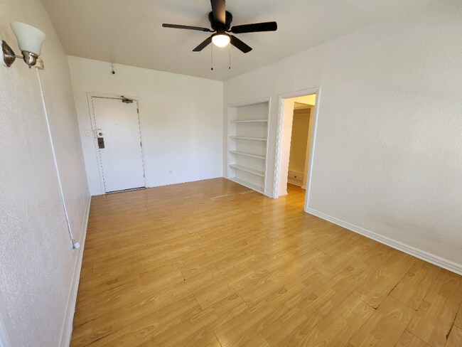 Building Photo - 3950 W 8th St
