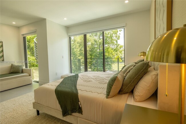 Building Photo - 8850 NE 8th Ct