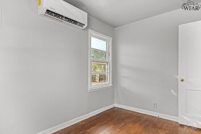 Building Photo - 1613 Hawes Ave