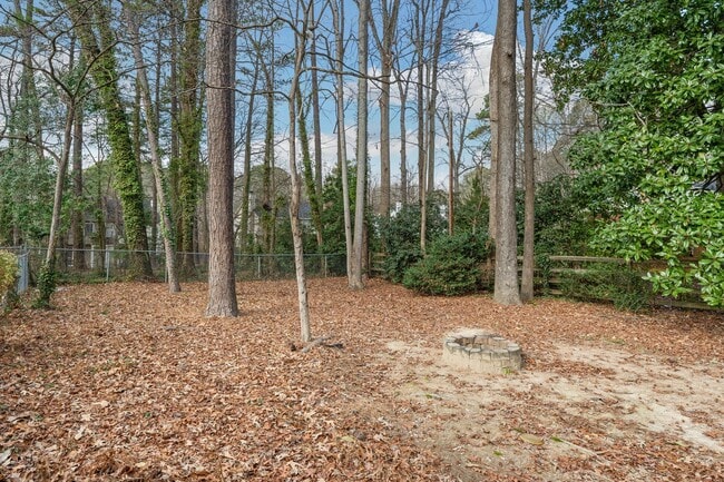 Building Photo - Available Now! 3-Bedroom Townhome in West Raleigh