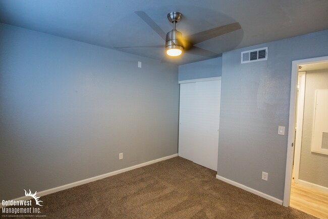 Building Photo - Charming 2Bdm 2Ba Condo in Gated Community!