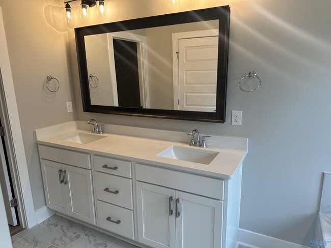 Building Photo - 6028 Margie Collins Dr SE