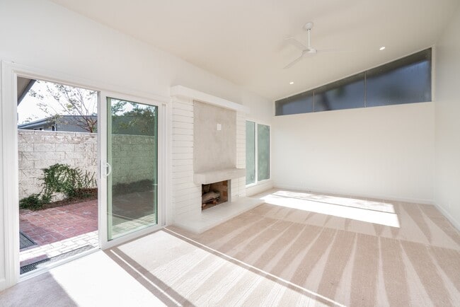 Building Photo - Beautifully Remodeled Tri-Level Condo With...