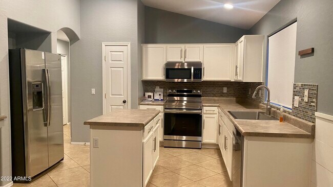 Building Photo - 2610 N 107th Dr