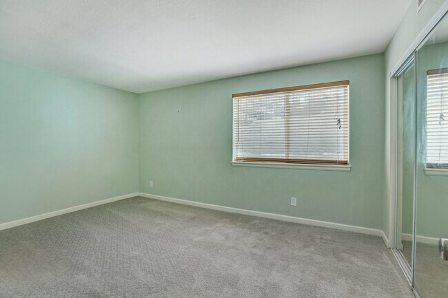 Building Photo - $1,600.00- 2 Bed 2 Bath Condo in Lakewood with in-unit laundry!