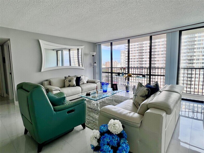 Building Photo - 2049 S Ocean Dr