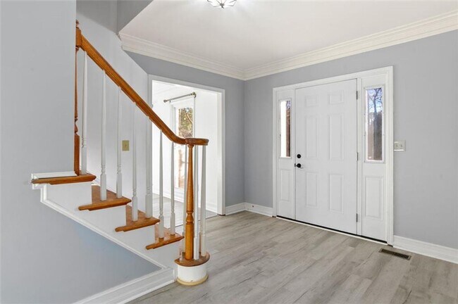 Building Photo - Beautifully Renovated 5-Bedroom, 4-Bath Home on Full Finished Basement!