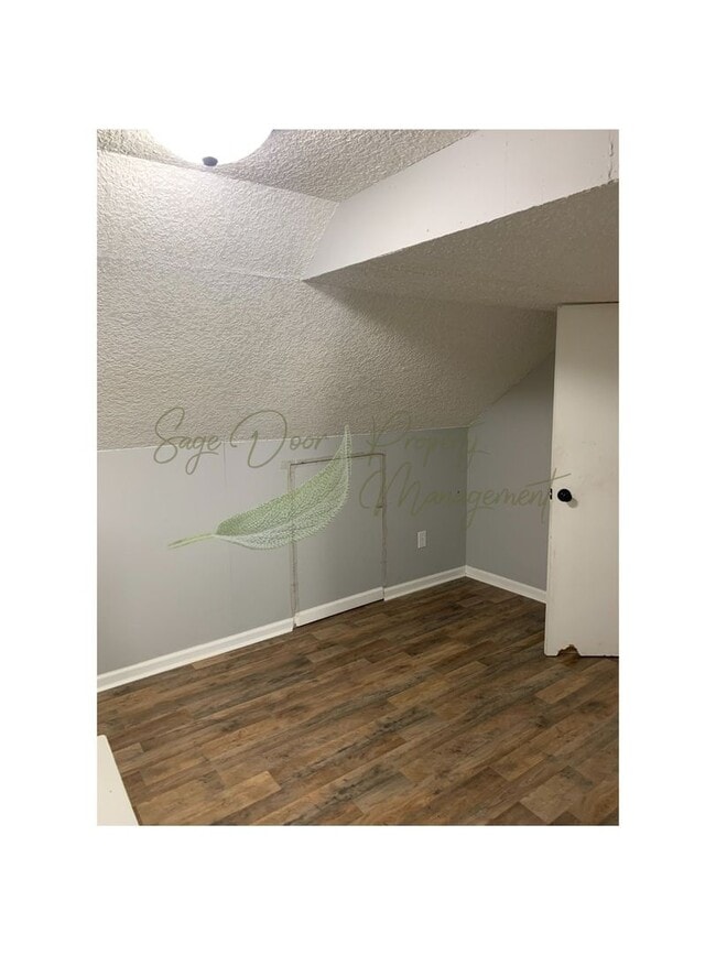 Building Photo - 1 FREE MONTH OF RENT!!!