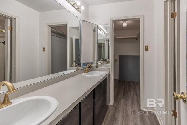 Building Photo - 607 Spanish Main