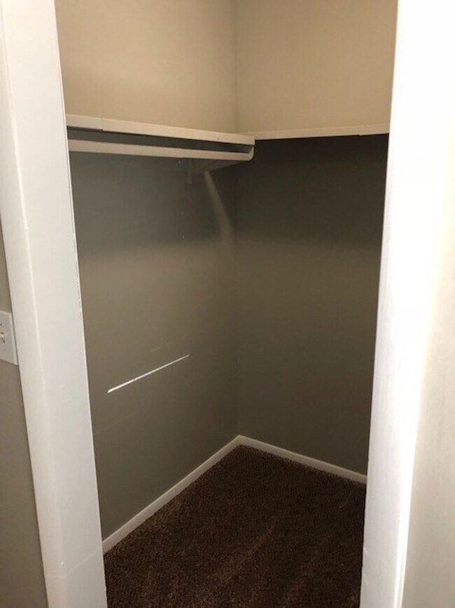 Building Photo - Quaint 1 Bedroom Ground-Floor Unit in Mid-Town Fort Collins