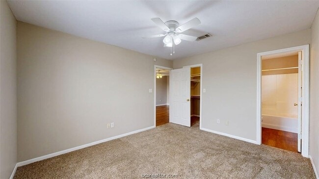 Building Photo - 1507 Hollowhill Drive Unit A