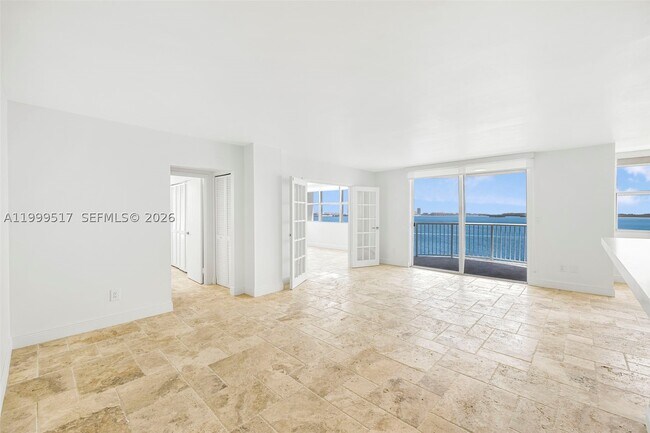 Building Photo - 1420 Brickell Bay Dr