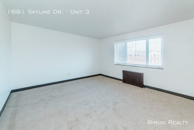 Building Photo - 1691 Skyline Dr