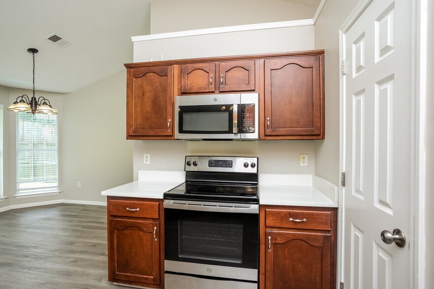 Building Photo - 1657 Madison Cove E