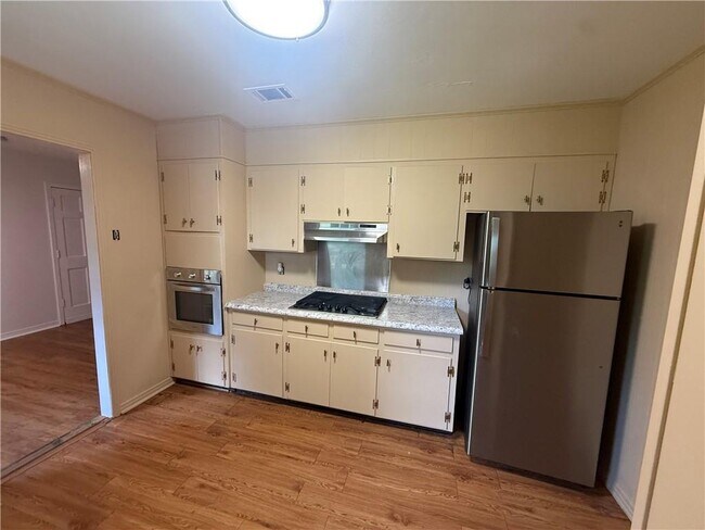 Building Photo - 2308 Crestwood Cir