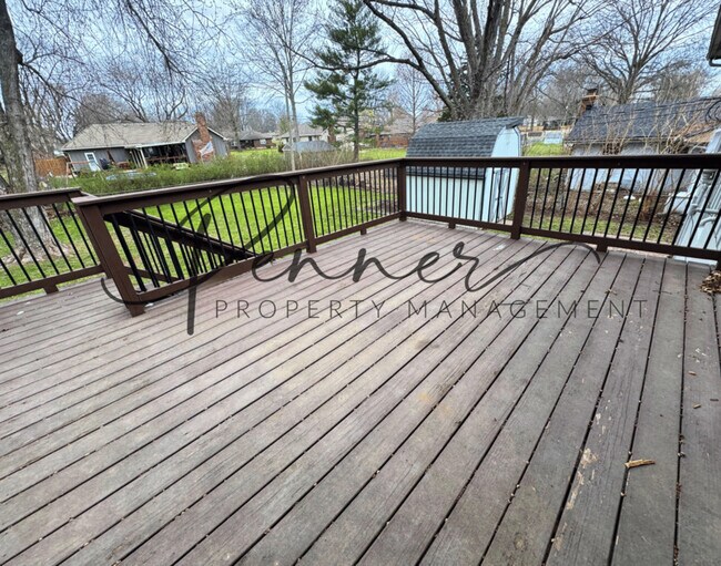 Building Photo - 302 SE Brentwood Dr