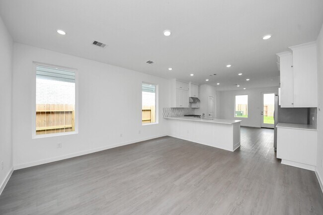 Building Photo - 28910 Rustic Robin Ln