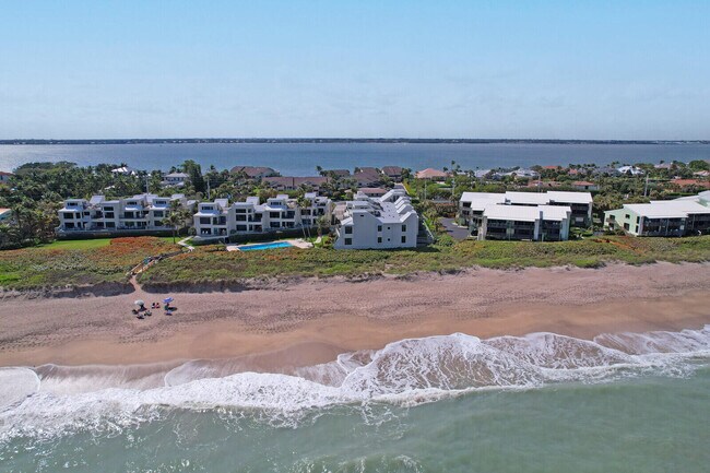 Building Photo - 2051 NE Ocean Blvd