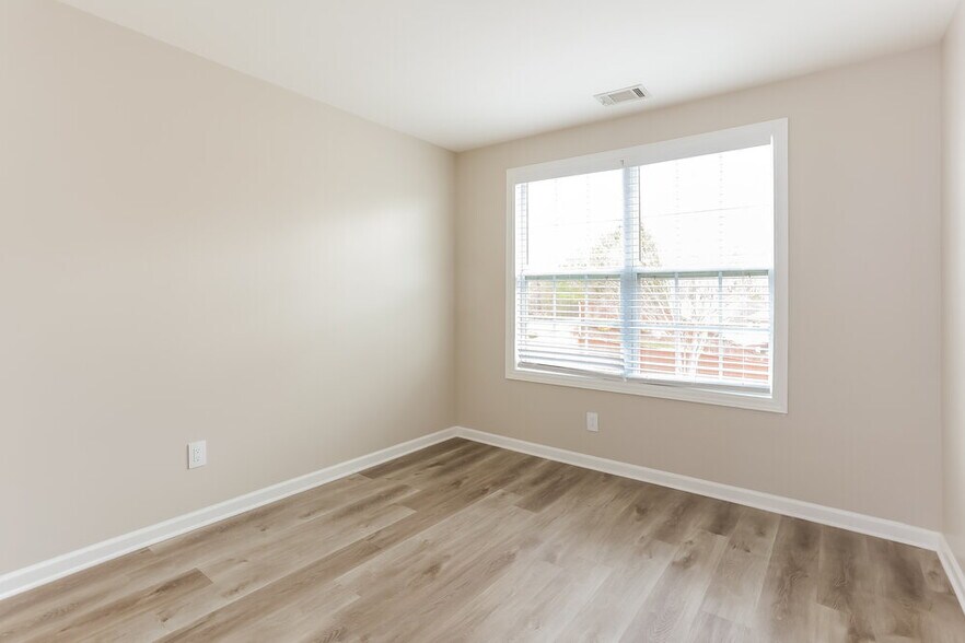 Building Photo - 7139 Thoreau Cir