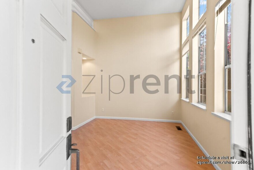 Building Photo - Unit
