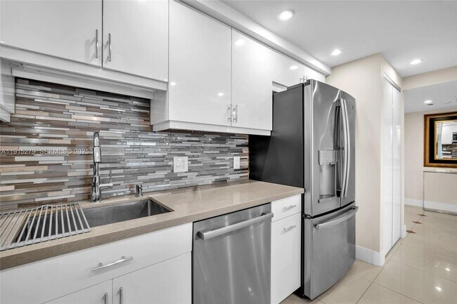 Building Photo - 3507 Oaks Way