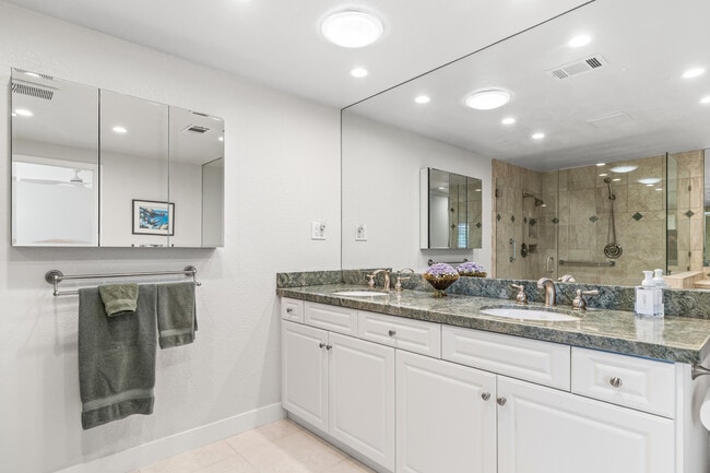 Building Photo - 39 Maximo Way