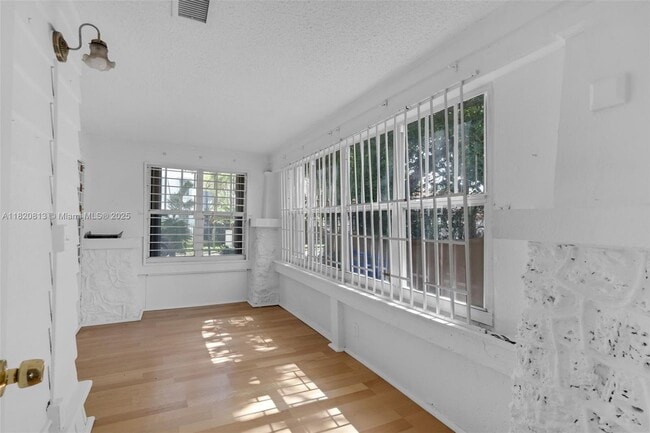 Building Photo - 176 NE 50th St