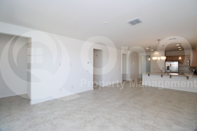 Building Photo - 8805 W Windsor Blvd