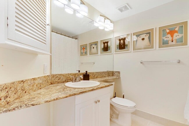 Building Photo - 630 S Sapodilla Ave