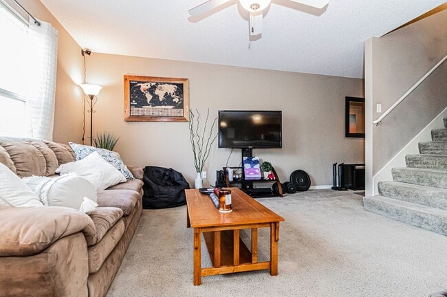 Building Photo - Spacious Home Close to Fort Riley!