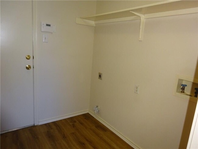 Building Photo - 1908 Lantana Dr