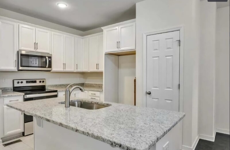 Building Photo - 8200 Canberra Dr