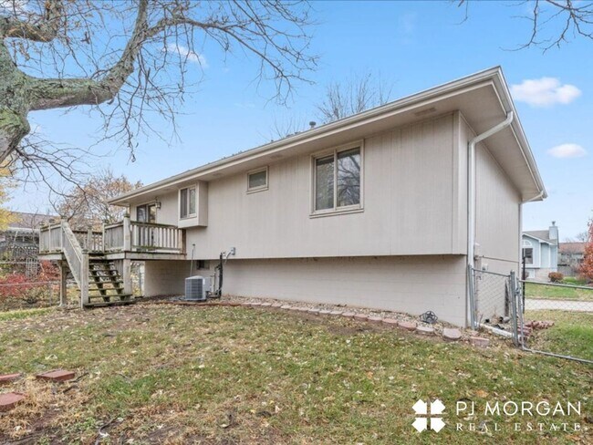 Building Photo - 3 bedroom , 2 bathroom House - Coming Soon