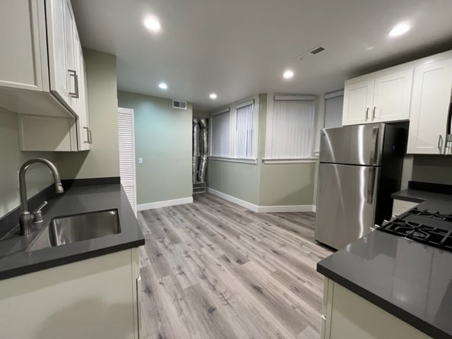 Building Photo - 1360 Pine St