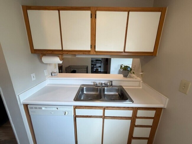 Building Photo - 200 Waterdown Dr