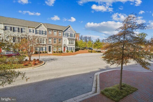 Building Photo - 605 S Cherry Grove Ave